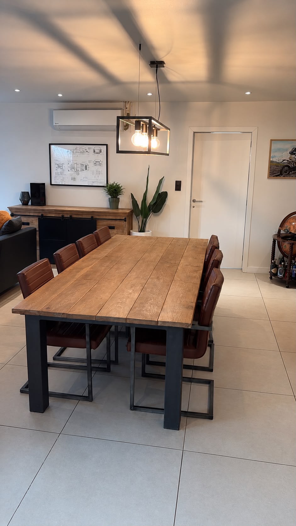 Eettafel in hout met stalen onderstel op maat