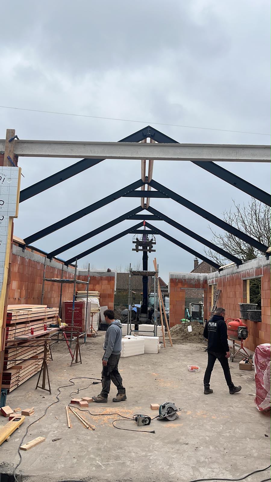 Stalen dakspanten voor woning in opbouw